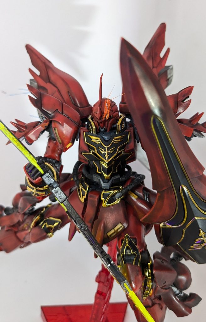 RGは苦手であまり作らないのですが、組み上がった時のリアル感は流石ですね。凄くカッコいいと思いました。フレームが少し弱いかなとは感じましたが、ベースに乗せれば気になりませんでした(笑)