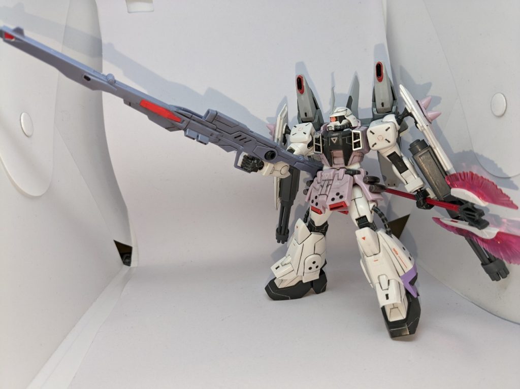 ガナーザクウォーリアの主砲『M1500オルトロス』を装備しました。きっとランチャーよりも長いので写真に収めるのが大変でした。基本墨入れだけです。