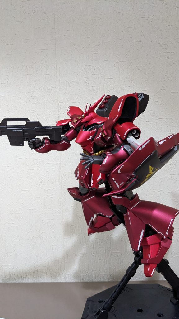 RGに負けない勢いでデカールこれでもかってぐらい貼りに貼ってやろうと思って意地になって貼ってたんだけど、結果思ってるより貼れてないし手持ちのデカールなくなってきて残りどこにどれ貼ろうって見ながらやってたらすんごい時間掛かってしまった。