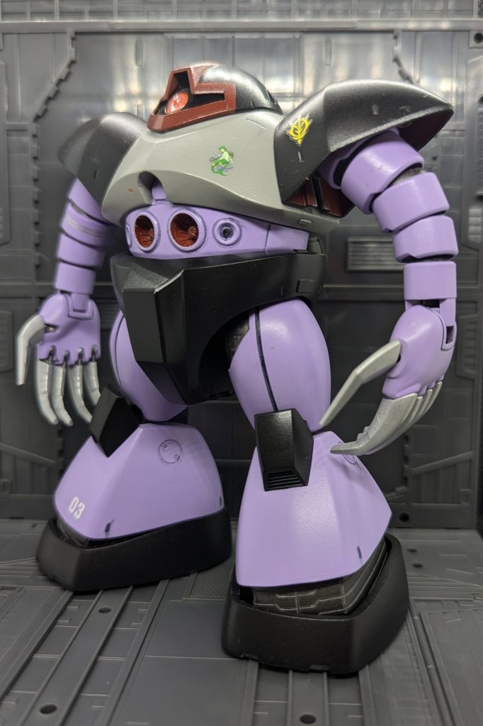 今回はHGUCのゴッグです。モノアイ周辺がドムっぽいので似合うかもと思い、ドムカラーで塗装してみました。実はメーカーが同じということで、スタイルもどことなく似てる気がします…