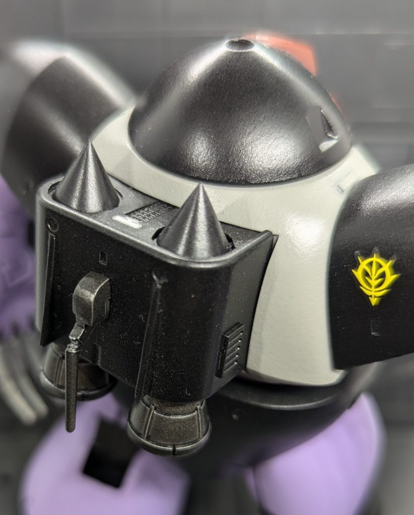 ランドセルは先端のコーンを切り落とし、MSGパーツで先鋭化。整流フィンやアンテナを付けたりノズル交換したりで情報量を増やしてます。