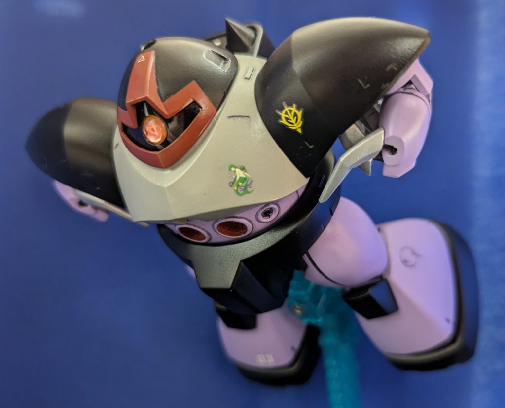 水中巡航モードです。股間部に３連ノズルのディテールが有るので中央を開口し、ポリキャップを埋め込んでスタンドが使えるようにしてます。