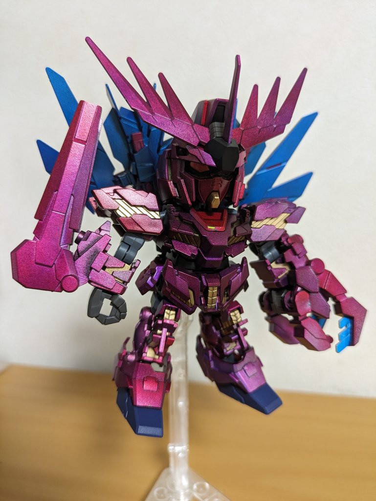 正面色の配色はフレンドに決めてもらいました。普段自分が選ばない色を使ったのでとても新鮮で楽しく塗装しました。赤紫の様なキャンディ塗装がとてもお気に入りです。