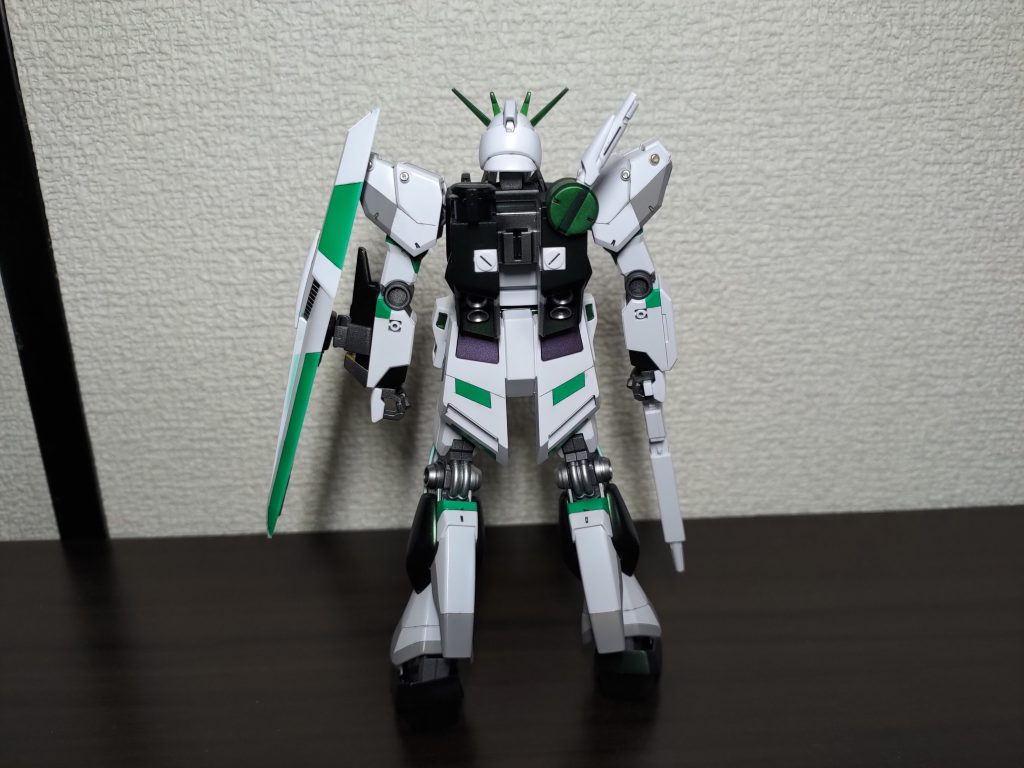 後姿はこんな感じになってます
