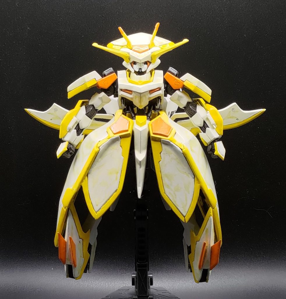 機体正面です。全高19.4mということで、キマリスヴィダールより0.1mだけ小さい機体です。マクギリスが欲したバエルは18mですので、ガンダムフレームのなかでは大きめといえるかと思います。