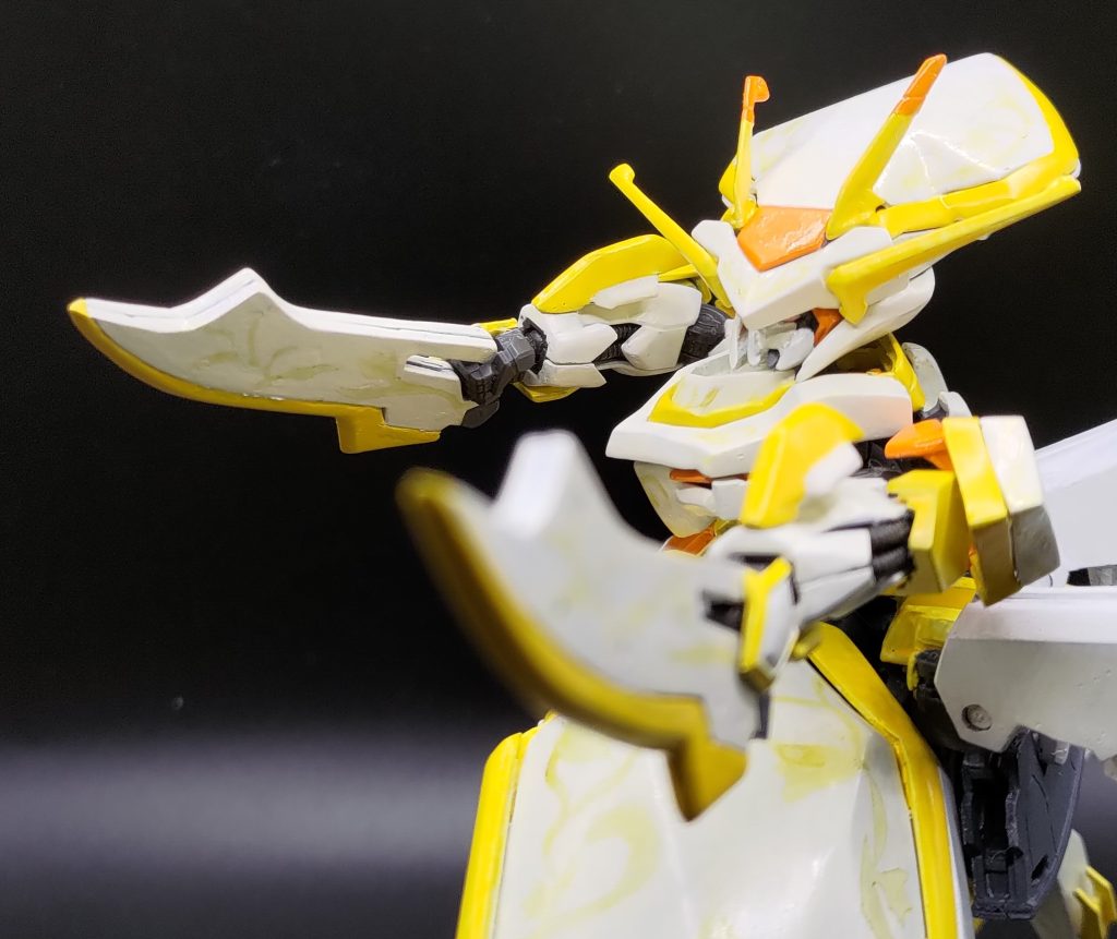 サージカルナイフの分離形態その２です。2本とも基部から取り外すことで、短いナイフとして使用できます。ナイフには