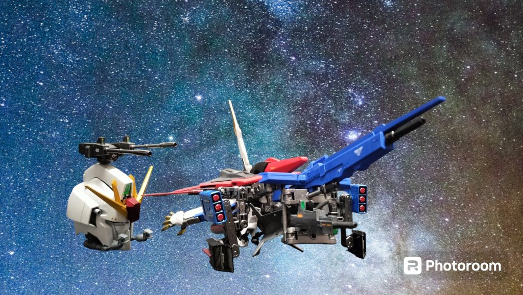 支援機Z-Bガンダムと出撃:Z-Bガンダムは大型センサーを搭載しており、長距離砲撃時のスポッターも兼任する。カイムの支援砲撃機でもあり、武装回収も行う事で、戦闘効率の向上を図っている。( 以前作成品の使い回し〜)