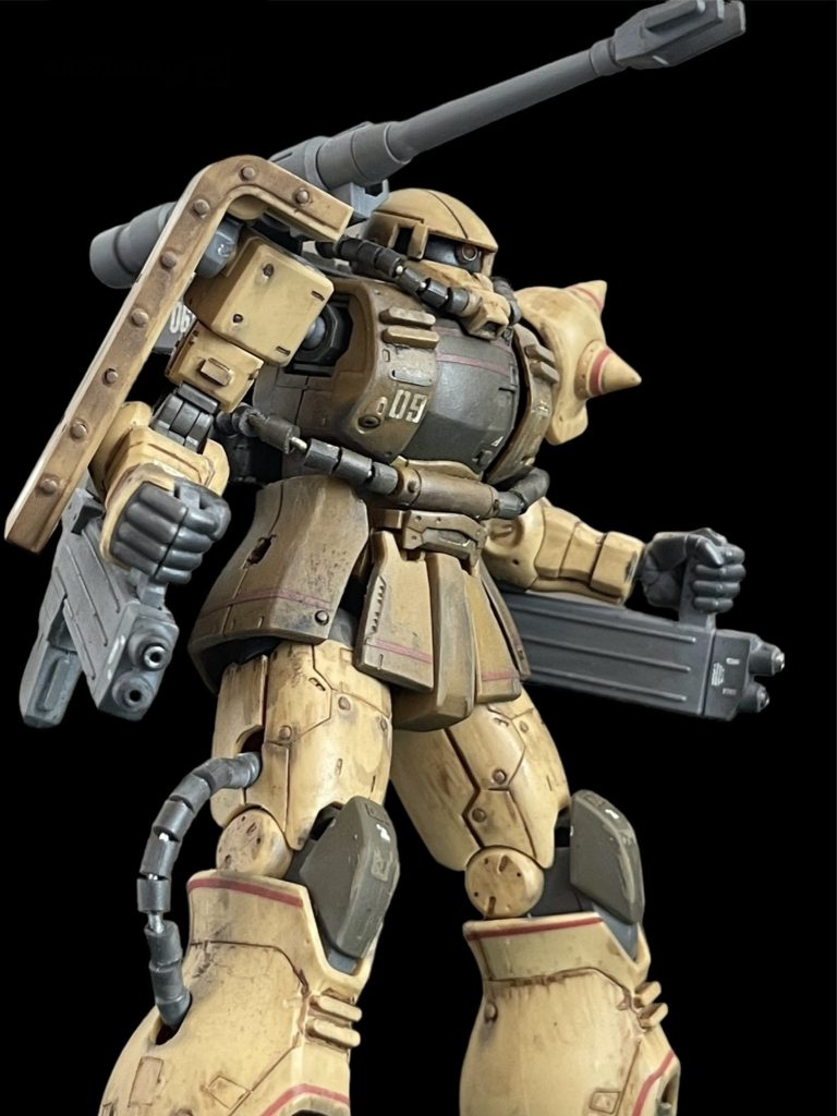 ボディ前面や膝下などに、ランナーのリブを切り出して貼り付けています