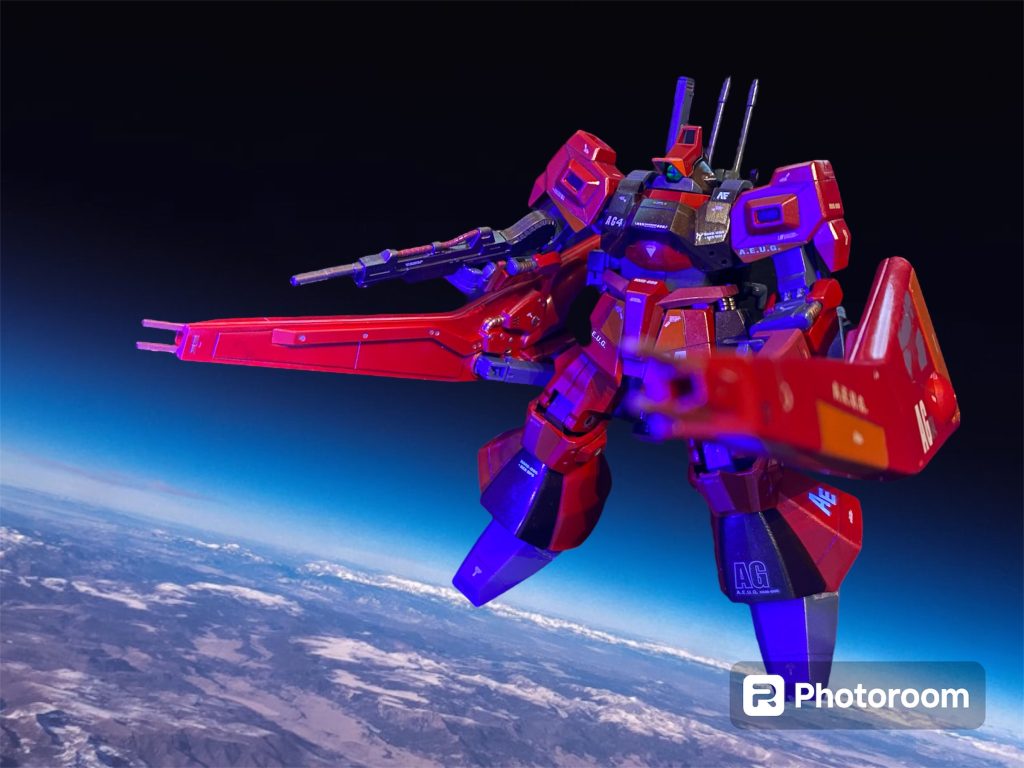 下側からヴェスバーの如く構える新たなポージングも可能となりました。