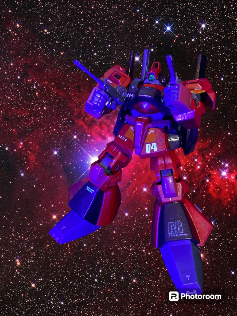 相手は近接武装しか装備していない。間合いを取ってこちらから一方的に射撃するのがセオリーだ。 しかしザクを仕留める為に二丁拳銃のビームピストルを乱れ撃つが、ことごとくかわされる。圧倒的にこちらが有利な状況にも関わらず、戦場を楽しんでいるかの如く舞っているかのような動きだ。