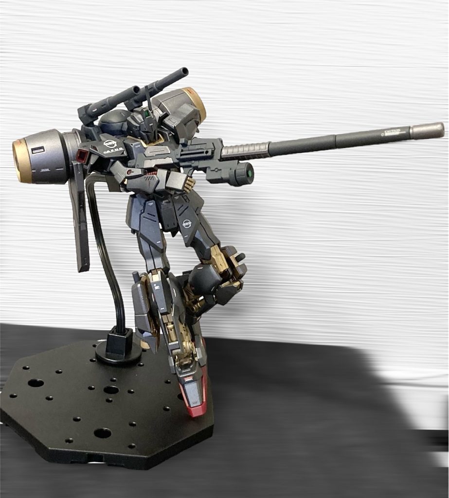 メガビームライフル。従来のビームライフルより出力、射程が向上しており、長距離からの狙撃も可能となっている。とか。