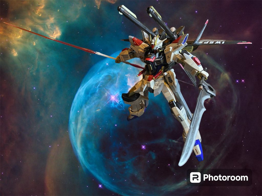 同時発売だったEG版エールストライカー武器セットに1軸接続のストライカーパックと2軸穴を互換させるパーツがあり、それで組み替え遊びをやっているうちに今回のアイデアを思い付きました。ただ旧HGストライクルージュのIWSPには対応して無かったのでストフリ弐式の背中に一軸穴を新たに開けましたが😅首周りも少し干渉するようでしたので削って合わせました。