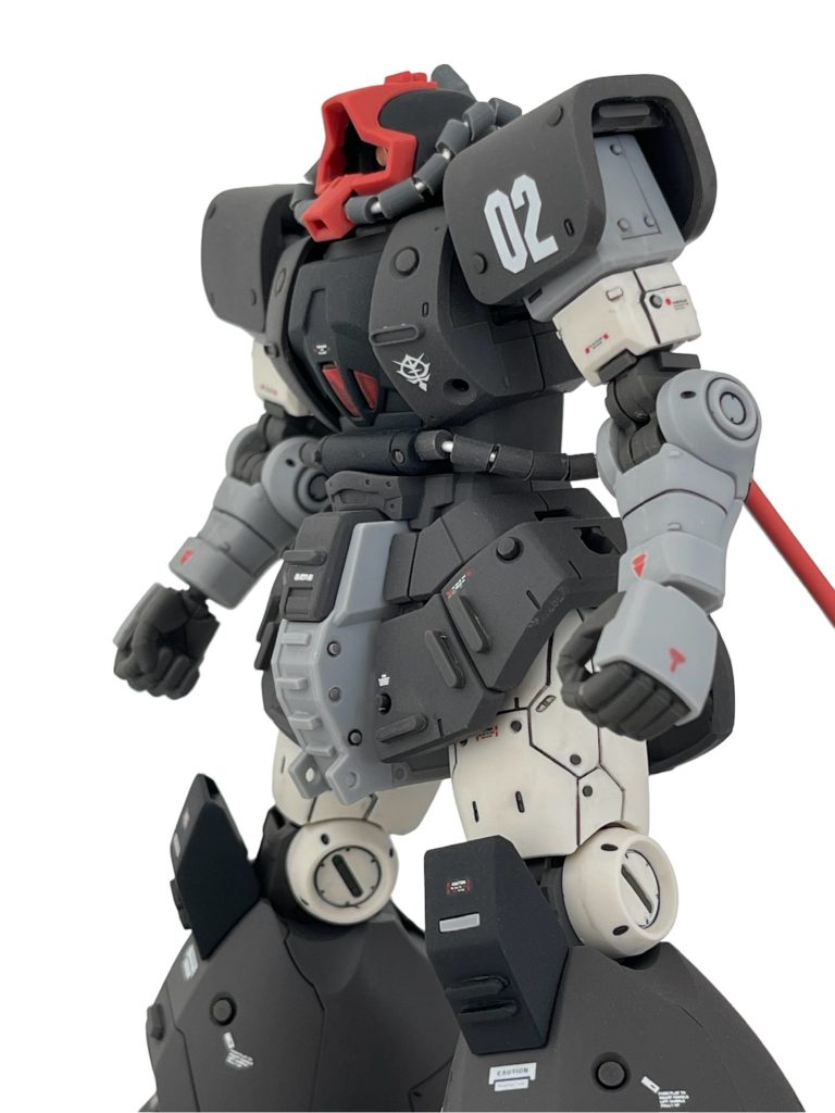 モノアイの位置が少々奥まり過ぎました…ちなみに頭部とビームバズのクリアパーツは使用しておりません