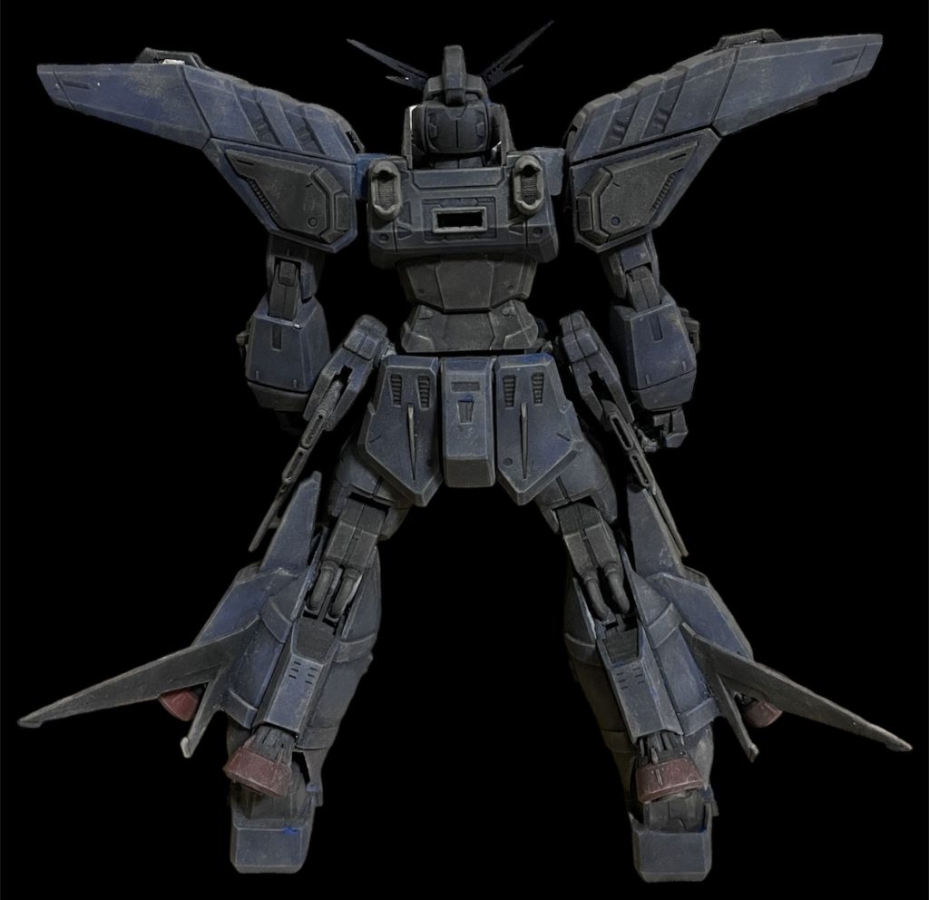 背部飛行ユニットを分離させた状態であっても、背部に追加された2機のスラスターと腰部姿勢制御ウィングにより高い機動力を誇る