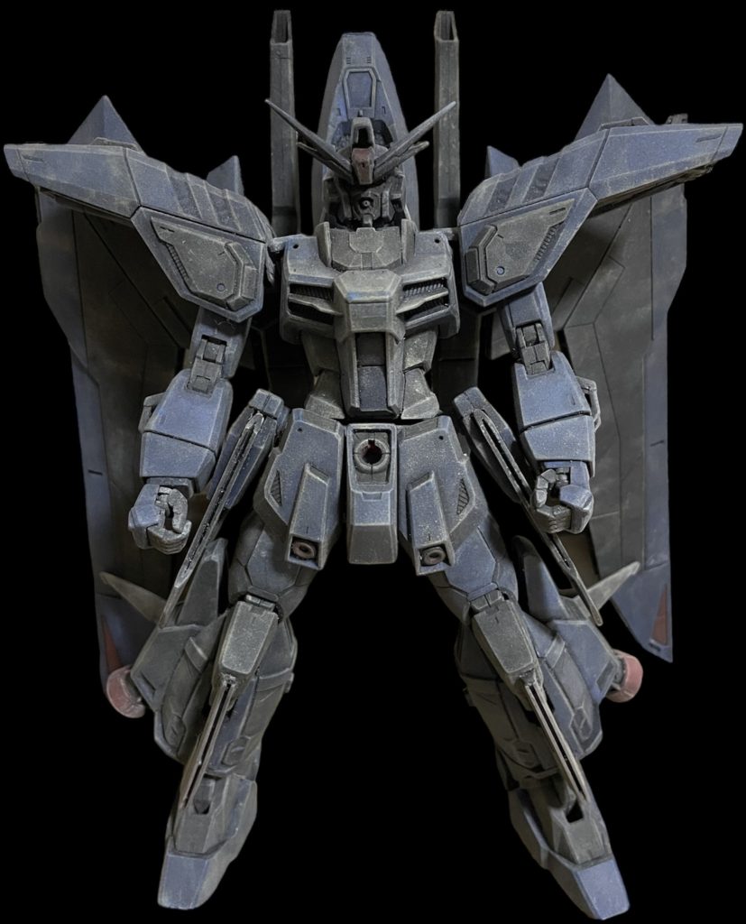 カラーリングは、ファウンデーション製ですので、青色で塗装を行いました。通常のレイダーと違い、脚部にビームサーベル発生期、小型の翼、腰部のクローが無くなり、姿勢制御ウイングがついており、機動性の強化と近接特化の改修が為されている。