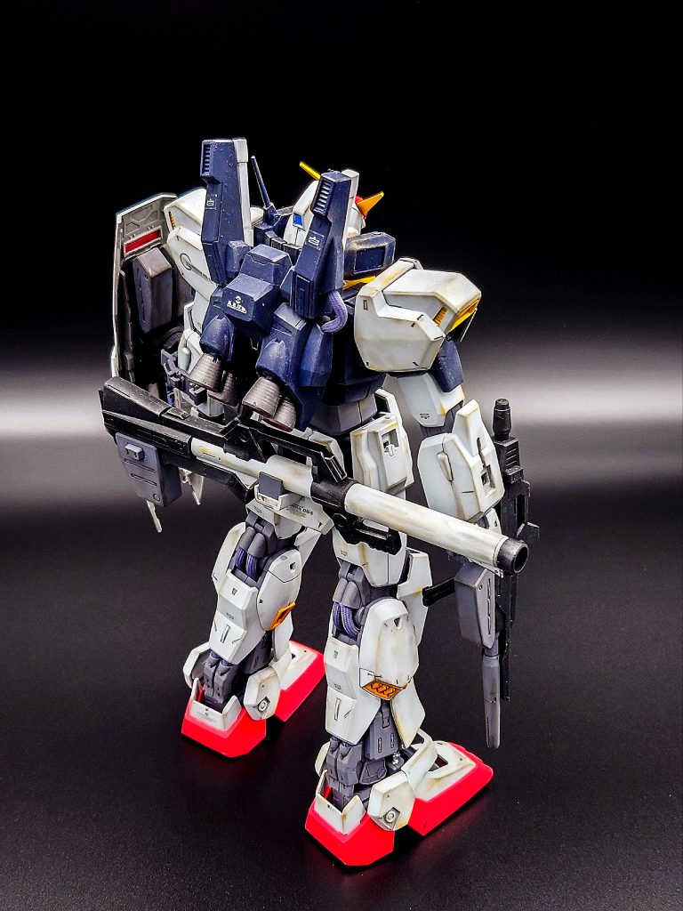 この趣味を始めて２体目の時のガンプラ。YouTube見ながらウェザリングのやり方を見ながら作りました。