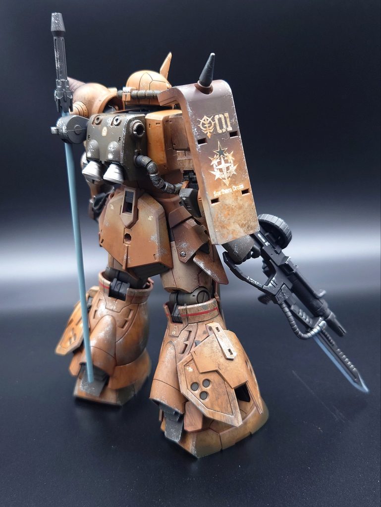 ザクマシンガン+銃剣、ヒートサーベルを装備