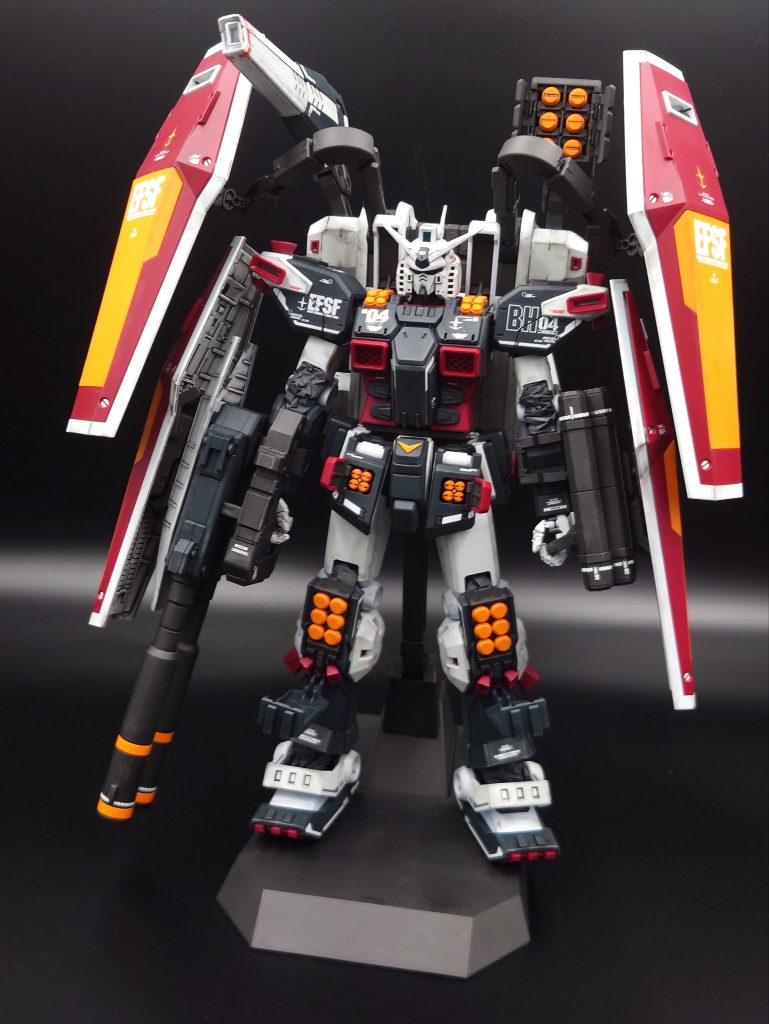 いたる所にミサイルが収納されてるこの脳筋スタイル好き