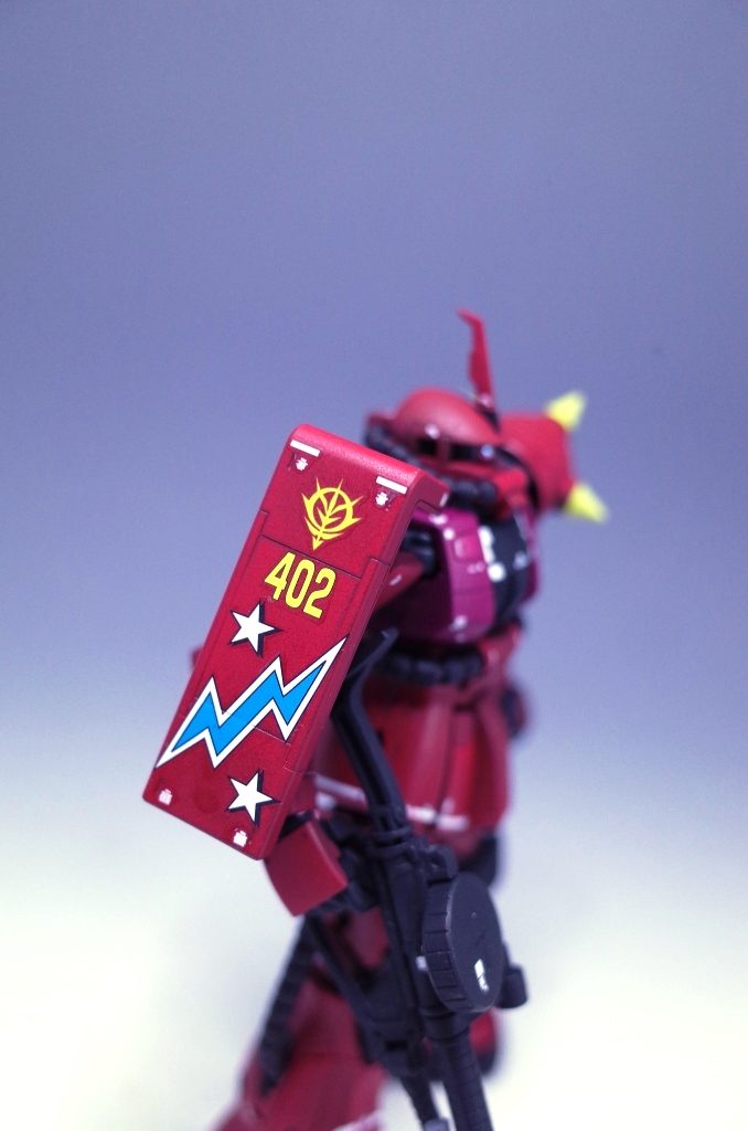 盾に使用したデカールはMGの物を