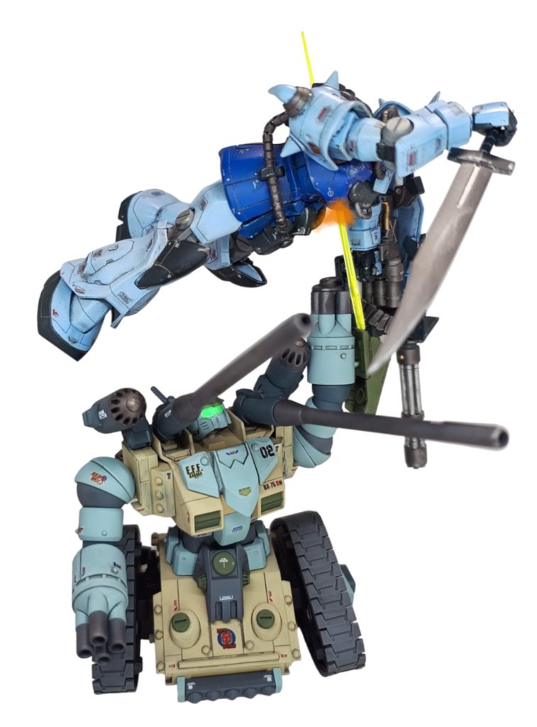 迂闊に近づいたグフカスさんは、シールドに内蔵されたビームトンファーで串刺しです👍