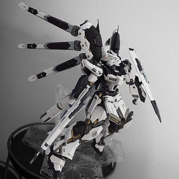 Hi-ν GUNDAM by Pandaddy&Co.