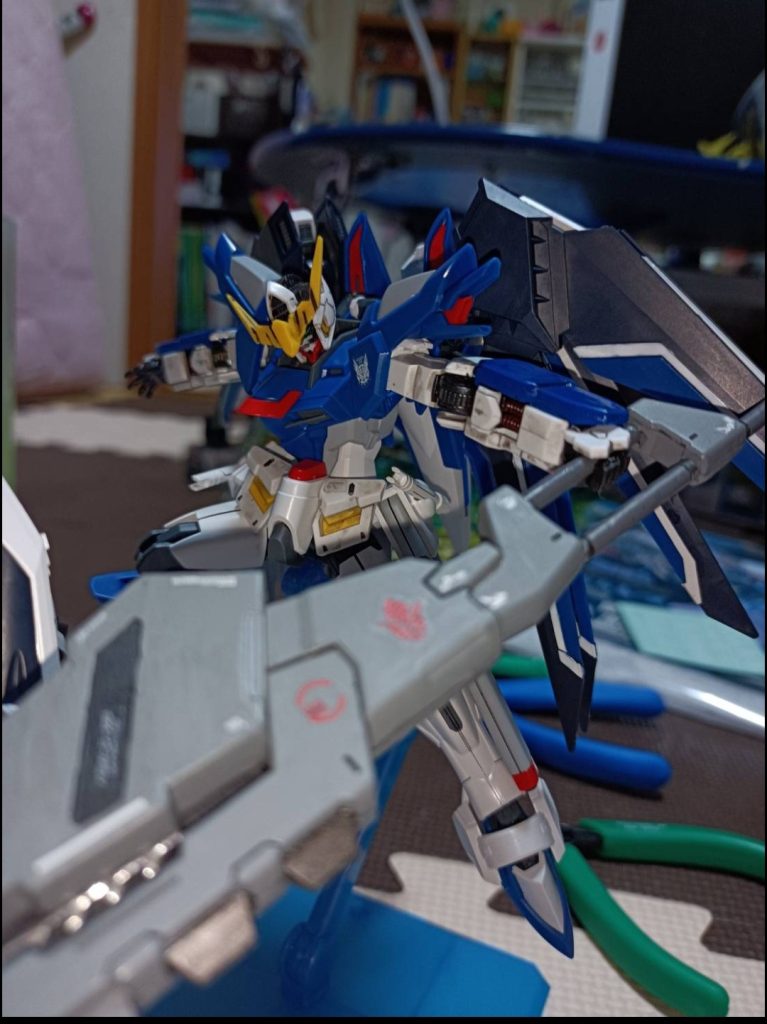 レンチメイスを持たせた状態で