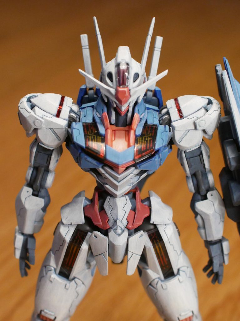 筆の跡で雰囲気が出るように。重厚感が出過ぎない、さわやかな立ち上げ塗装を目指しています。