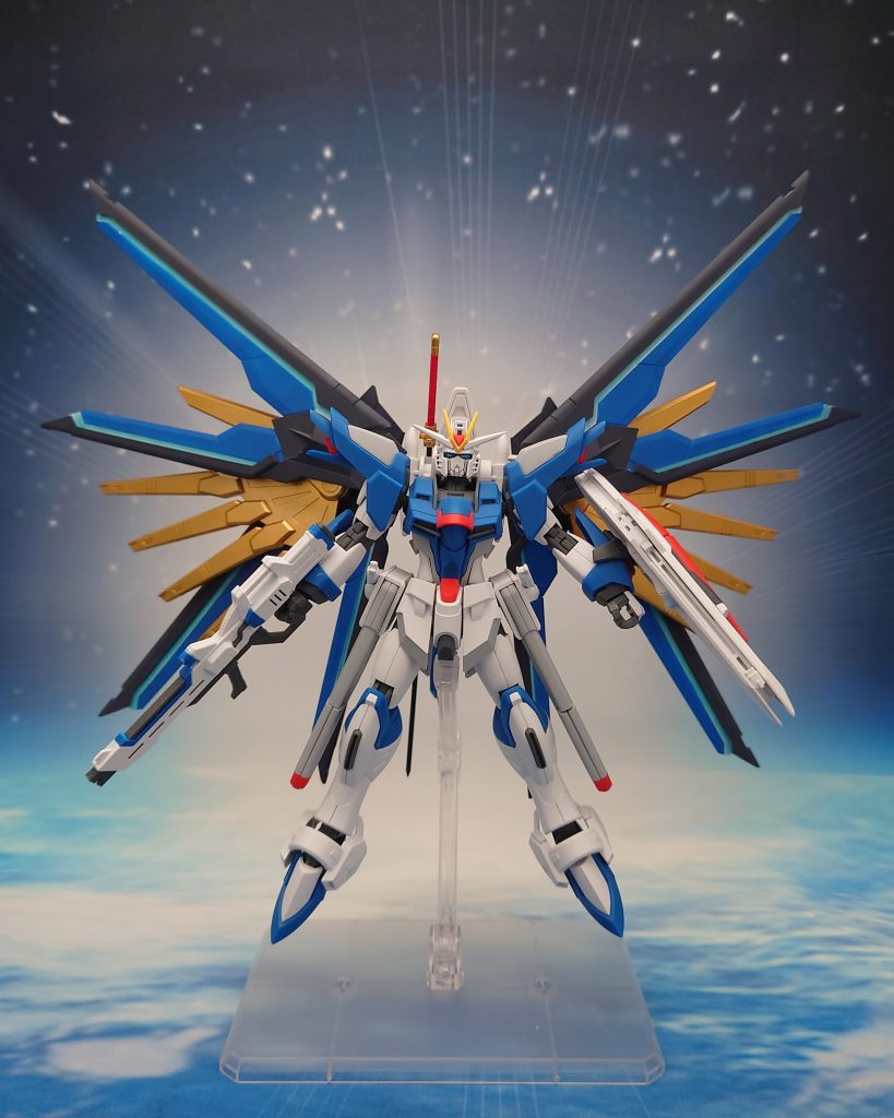 プラウドディフェンダーは全塗装ですがライフリ本体はつや消し吹いただけのお手軽フィニッシュです。ライン部分はピンクではなく光の翼ホロブルーで塗装してあります。ラクス乗ってないとピンクにはなら無さそうなので……多分。