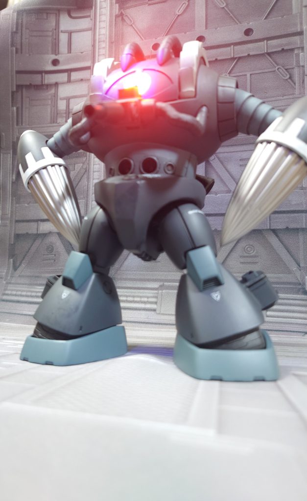 モノアイが眩しい！眩しすぎるぞ！！！デカいからね