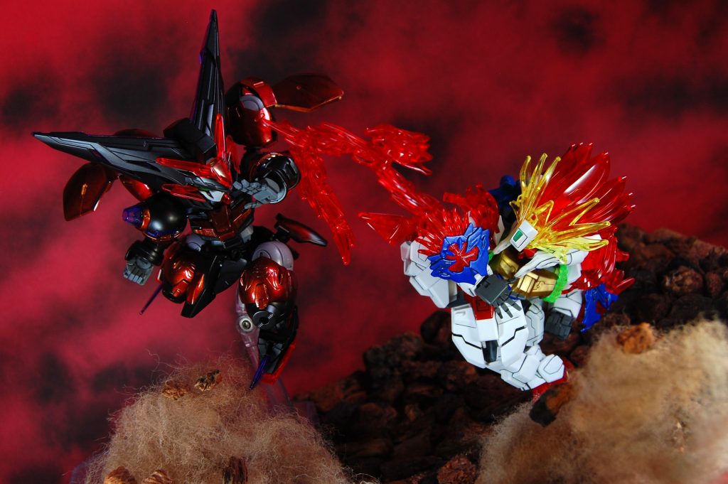 　股関節は出来のいいBB戦士239のシャイニングを踏襲して、動くサイドアーマーに足がくっ付いてる方式にしました。これも「フレームではなく鎧が動く可動方式」っぽさがありますね。全部この可動方式でいいんじゃないかなとちょっと思っちゃいますが、可動をフレームに任せたほうが構造を共通で使いまわせるので生産上の利点が高かった、ということなのかもしれません。