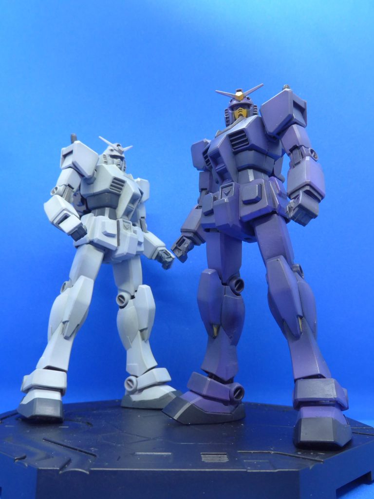 バンシィ風を前に。やはり2機並んだ写真がしっくりくる気がします。