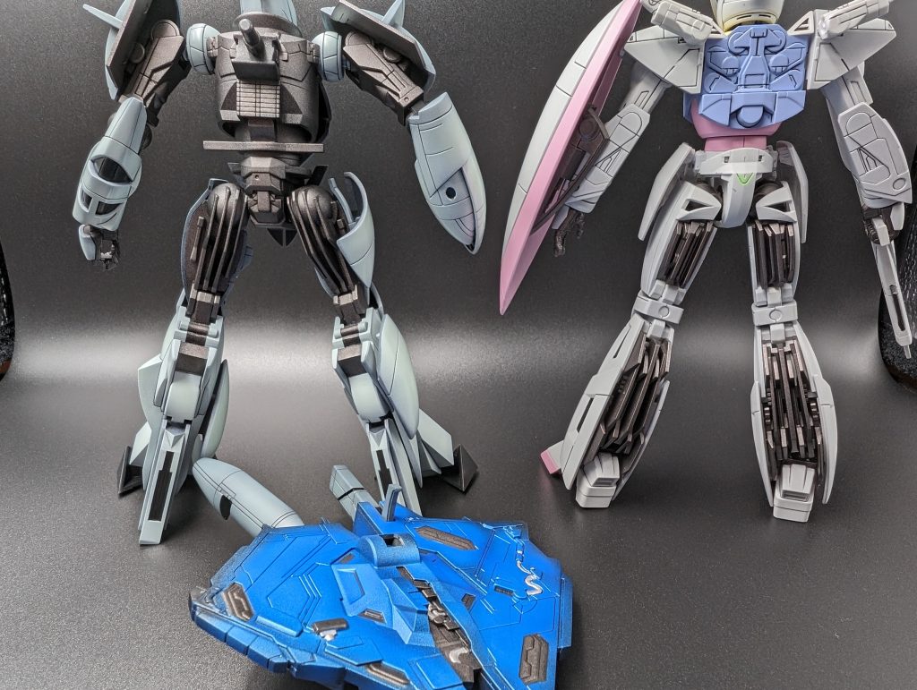 後ろ姿はまさしく兄弟 ちなみにバックパックも細かく塗り分けましたが、装着するとぜんぜん見えません