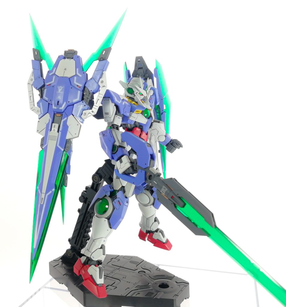 GNソードⅤが長くて背景紙の中に収まりづらかったり