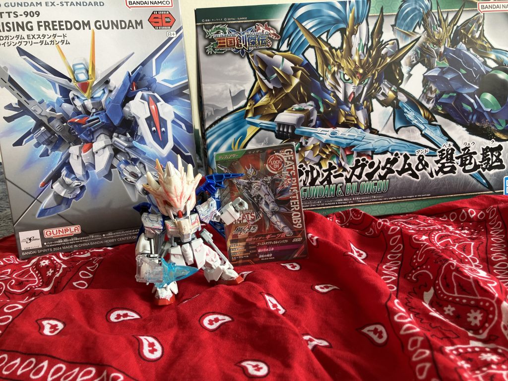 モチーフは仮面ライダーギーツⅨで、使用キットは趙雲ダブルオーとライジングフリーダムの2キットで後市販の樹脂粘土を使いました 