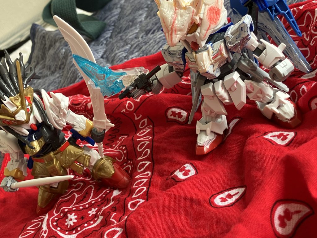 カラーリングは白に塗装してますが1部はそのままにしたりしてます理由はダブルオー感を残したいという気持ちからですね