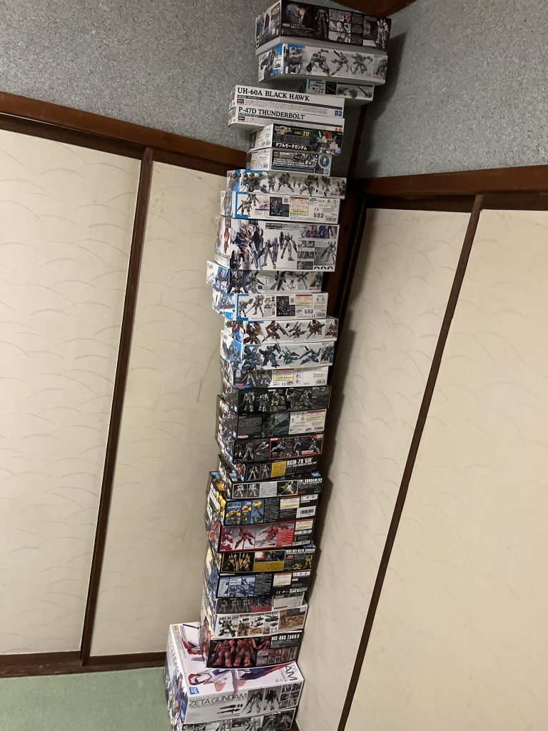 追記え〜なんとか罪プラが天井まで達しました。これでプラモデル初心者チュートリアル達成です。やったぜ（）