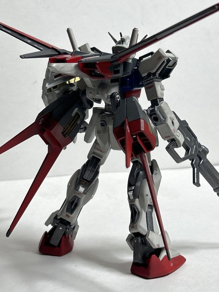 『お互いの羽根の痛み　感じている』エールは旧キットの物を使わずに、この間発売したオプションパーツセットの方を好みにパーツ構成して使いました。出来がいい、作りやすい、塗装しやすい……と良いものです。……他のエールストライカーだと再現にこだわるとマスキング作業が出てくるからね……。