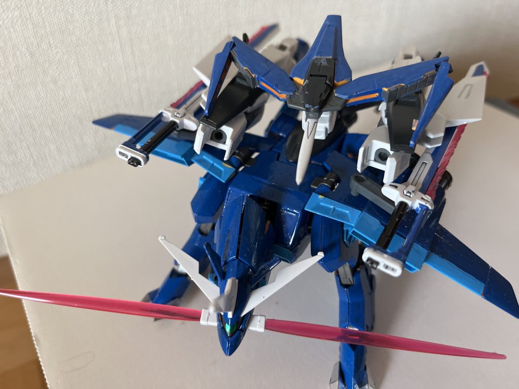 盾内蔵型大型麻痺針『轟雷針』1発のみ装填することが出来るこの針は、敵機のどこにでも刺さった瞬間高電圧を流し込み、電気系統を全てショートさせてしまい、動きが止まった所にトドメを刺す。