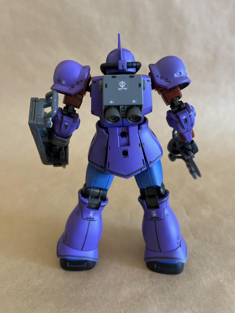 デカールは使わずキットに付属のマーキングシールの余白を切りとって使っています。ここ切ってないな。