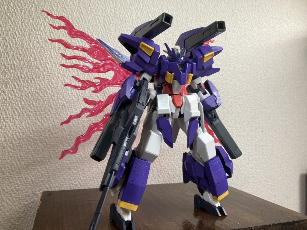 急にバックパックを思い付いたのでファントムガンダムのバックパックをつけましたアースリィガンダムの背部が加工無しでファントムのバックパックが付く事が分かったのであっさり完成しました