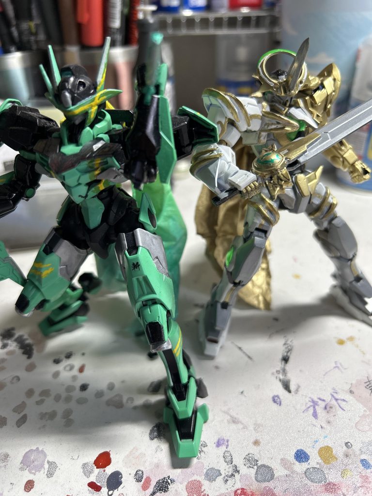 最後にエスパーダと剣斬の2ショットをwこの二つを並べると最初のころの2人を思い出しますなwwとゆうわけでやっと完成したエスパーダさんですがどうでしたか？自分的には身体の突起物の部分がなかなか再現するのが難しかったでした。あと左胸のチェーンを再現したかったんですが、よいものがなかったんで、今回は諦めました(^^;;今回仮面ライダー3作品めでしたが、またなんか作って投稿しようと思うので、よかったらまた見ていただけたら嬉しいです。ではこれにて失礼しますε=ε=ε=ε=ε=ε=┌(;￣◇￣)┘