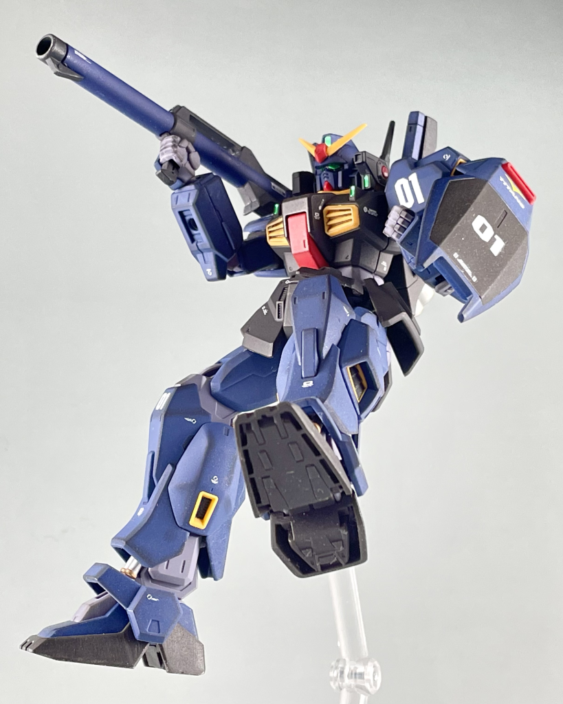 ビームライフル、ハイパー・バズーカは色分けされていなかったので、本体色に合わせた塗装をしました。いつもなら黒鉄色一色で誤魔化すのですが、今回は頑張ったw