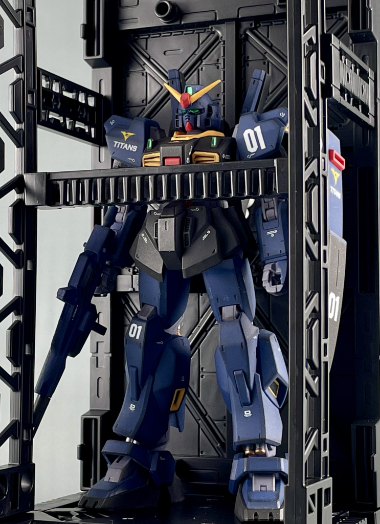 ナンバリングはエマ中尉機の1番で。