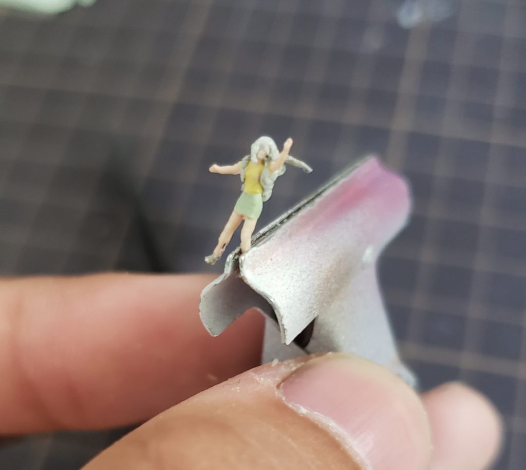 ちっちゃいなでしこちゃんの制作過程鉄道模型にちまちまパテ持って作ってますほぼ目の錯覚笑