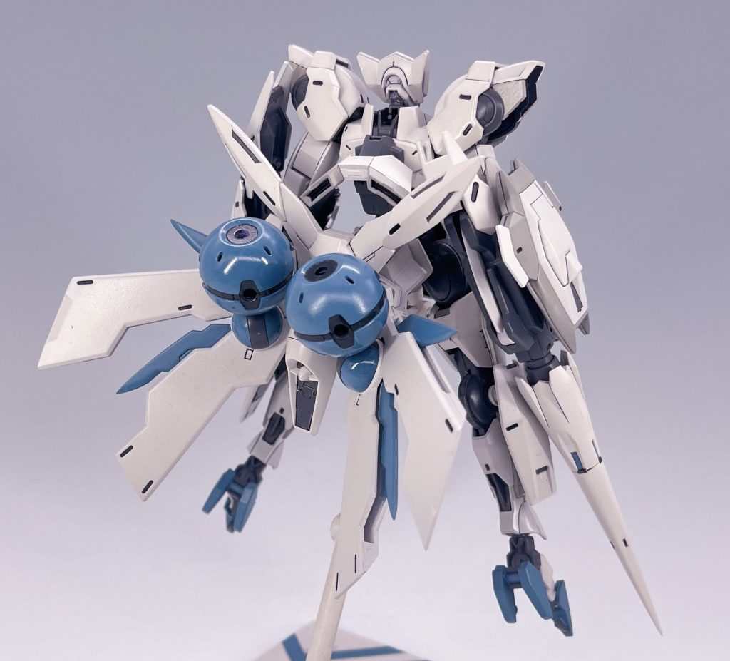 前後から今回の新規部分はジャベリンブレイサーとミカエリスのバックパック右に長物、左にクロー的装備いいよねバックパックはスラスター部の角度を変えてます