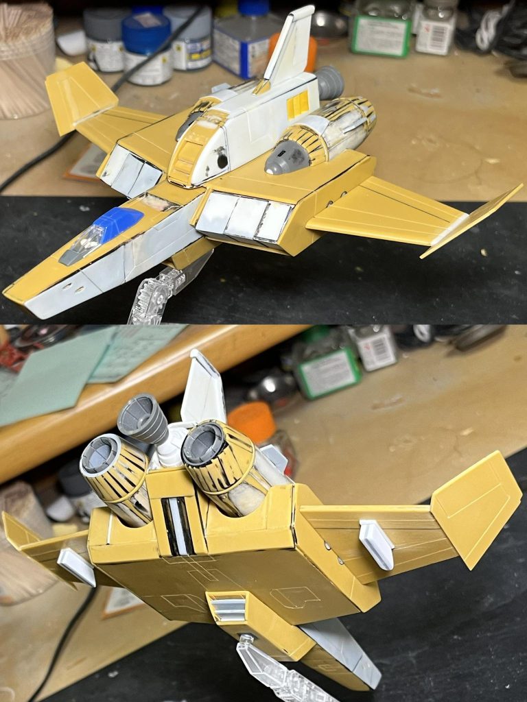 機首部分は「MG_RX-78-2_ガンダムVer.ka」から、コアファイターのコックピットを移植しました。パイロットは「ビルダーズパーツ_1/100_MSフィギュア01」を使用しています。パイロットはファレホで筆塗り塗装を行いました。左右の主翼部はプラシートと三角棒で作りました。中央のバーニア部分はWAVE「Uバーニア/L1」(加工済み)と「BB戦士_ガンダムエクシア」のGNドライヴを使用しています。分かりづらいと思いますが、左右中央の翼部には航行灯を仕込んでいます。クリアのランナーから使用しました。