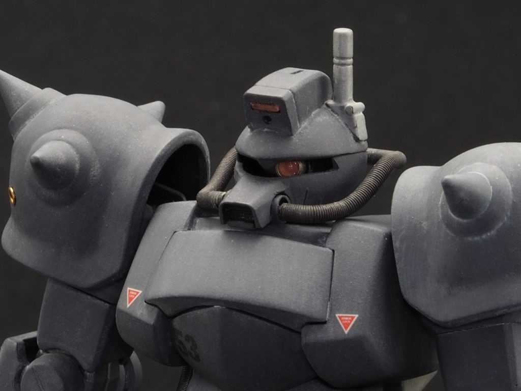 頭部のアンテナは「HG_1/144_デミギャリソン」の余剰パーツのアンテナを使用しています。モノアイレンズはWAVE「Hアイズ」を使用しました。