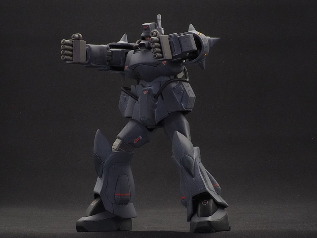 デカールは「トラディショナルマーキングデカール#1」を使用しました。原典に合わせるように各所に張り付けました。