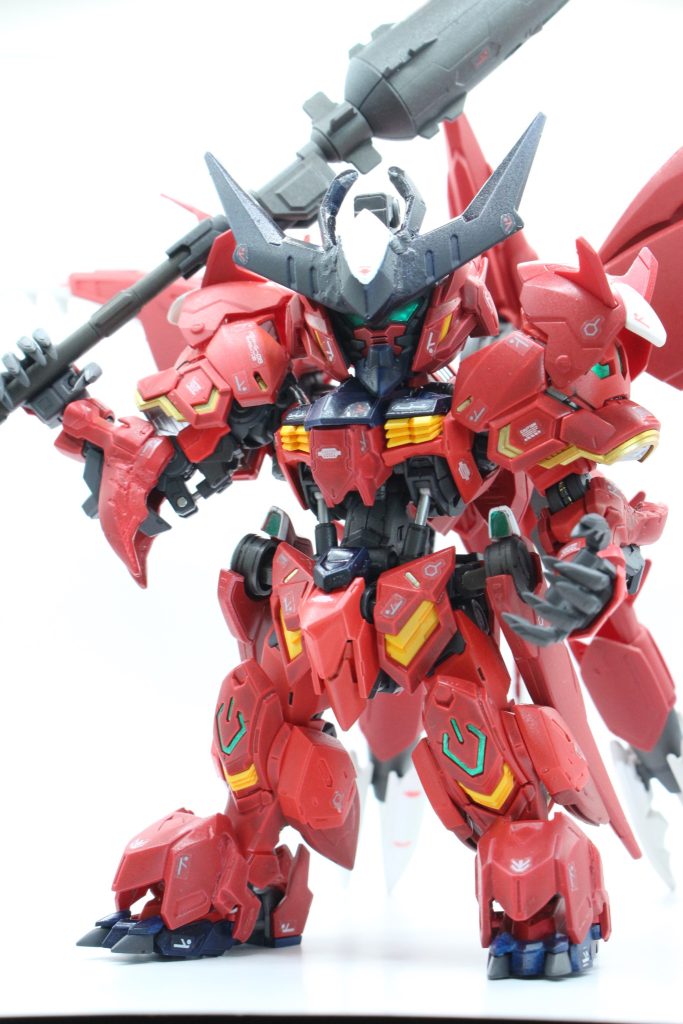 顔周りはMGSDそのままだと「ルプス」っぽさが出ないため、いろんな装甲を切り貼りしました。