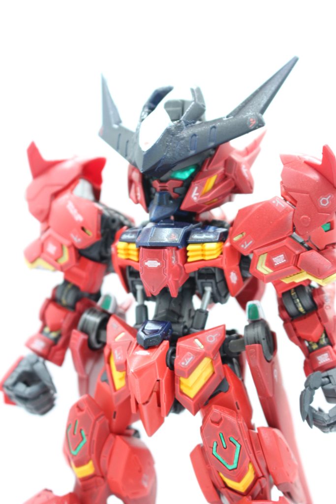 基本はMGSDを活かし、外装にHGアメイジングバルバトスルプスのパーツで見た目を近づけました。